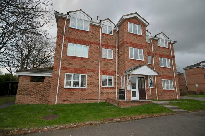 2 Bedroom Flat To Rent In Sylvan Court, Farnborough, GU14