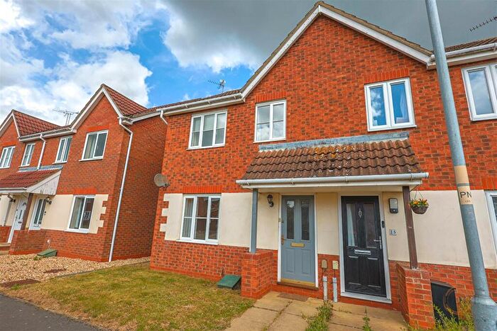 3 Bedroom Semi-Detached House For Sale In Wintergold Avenue, Spalding, PE11