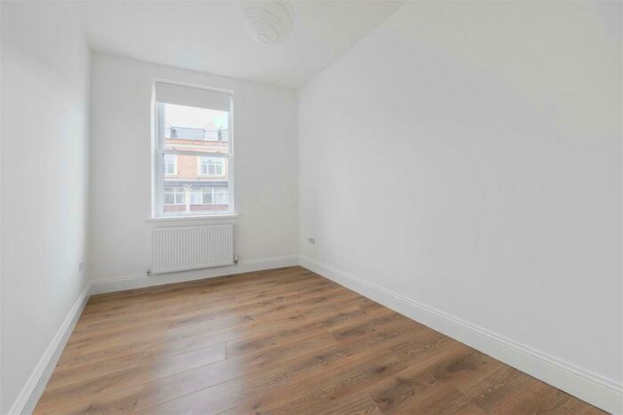 1 Bedroom Flat To Rent In Hoe Street, Walthamstow, E17
