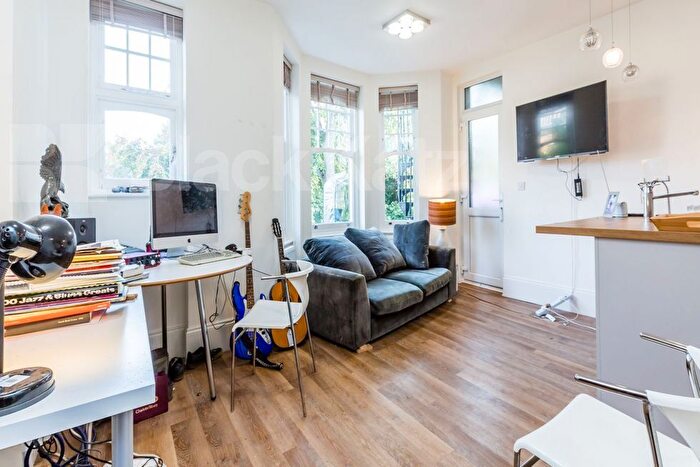 2 Bedroom Flat To Rent In Fortis Green Road, Muswell Hill, N10