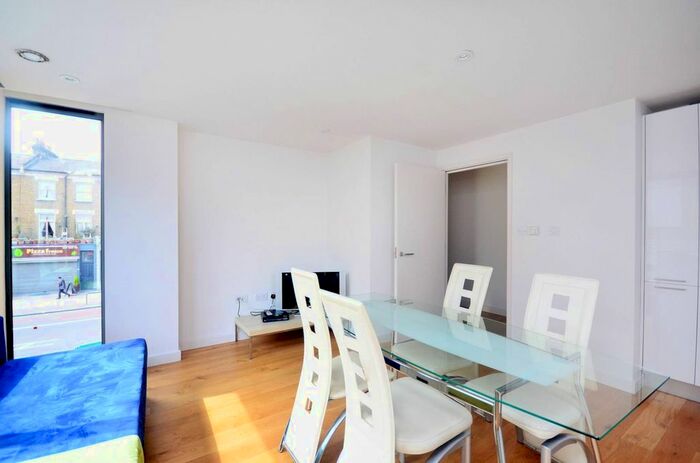 2 Bedroom Flat To Rent In Westwick Gardens, Brook Green, Hammersmith, London, W14
