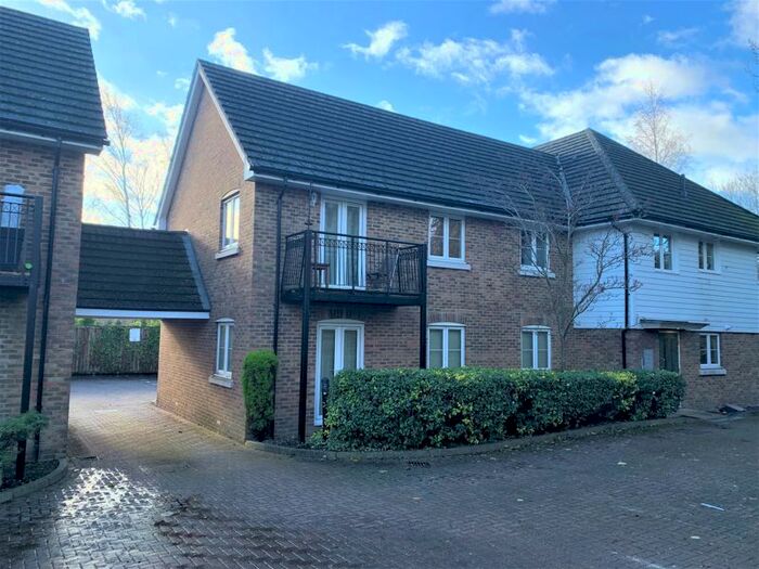 2 Bedroom Flat To Rent In Albion Way, Edenbridge TN8