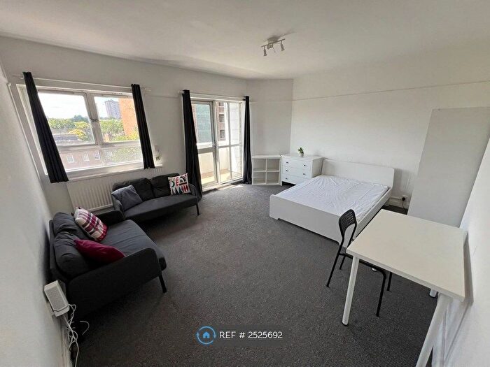 4 Bedroom Flat To Rent In The Chenies, London, NW1