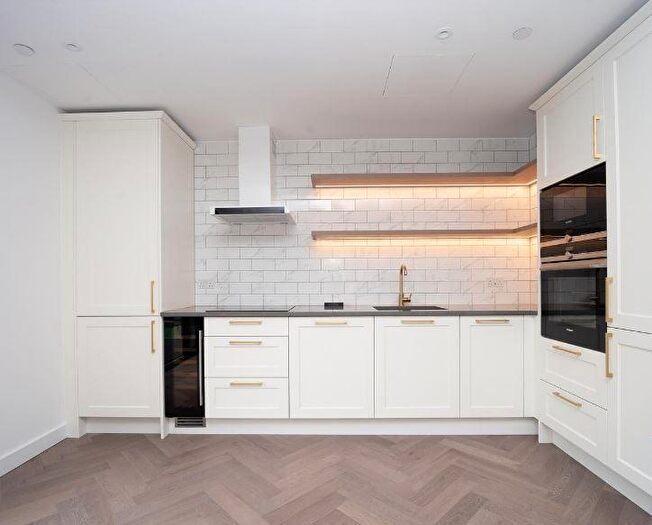 2 Bedroom Apartment To Rent In Gauging Square, London, E1W