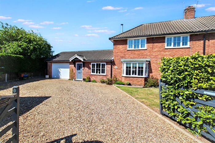 3 Bedroom Semi Detached House For Sale In Tills Road, Norwich, NR6