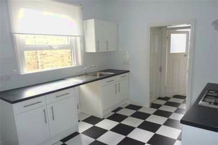 1 Bedroom Flat To Rent In Carr Road, Lloyd Park, Walthamstow E17