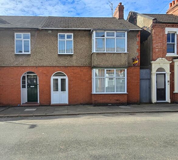 3 Bedroom End Of Terrace House For Sale In Wycliffe Road, Northampton, NN1