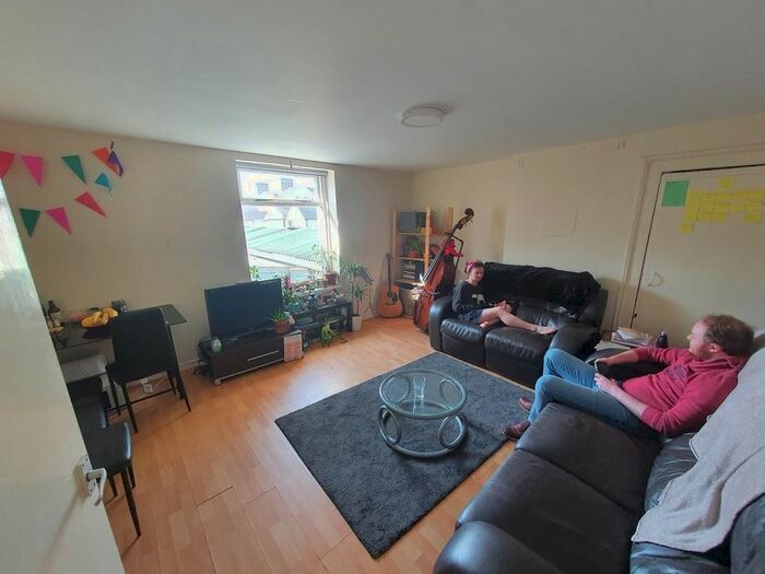 3 Bedroom Flat To Rent In City Road, Plasnewydd, Cardiff CF24