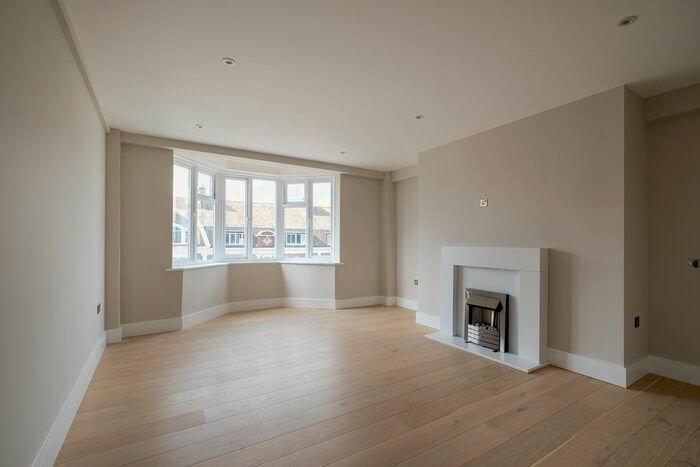 2 Bedroom Flat To Rent In Streatham High Road, London, SW16