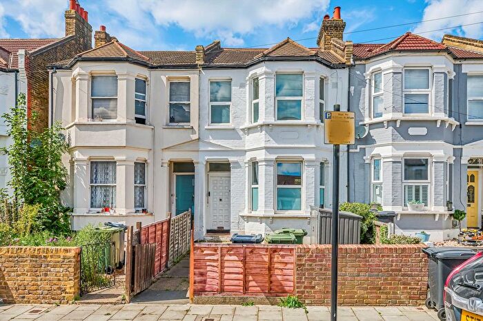 2 Bedroom Flat To Rent In Gleneagle Road, Streatham, SW16