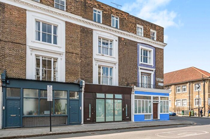 3 Bedroom Maisonette For Sale In Westbourne Road, Islington, N7