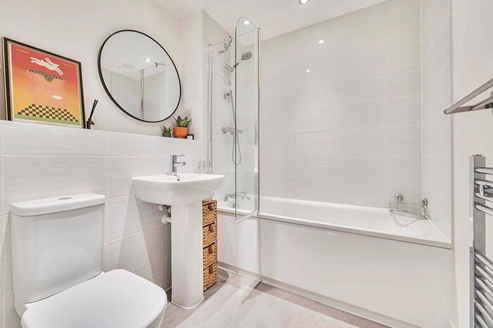 1 Bedroom Flat For Sale In Fellowes Rise, Winchester, SO22