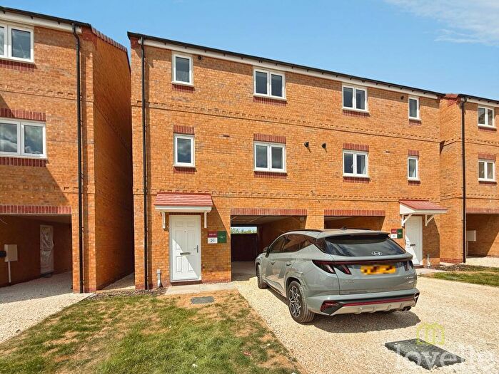 2 Bedroom Semi-Detached House To Rent In Eliot Drive, Gainsborough, DN21