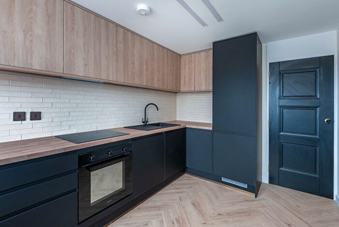 2 Bedroom Flat To Rent In Siege House, Sidney Street, London, E1