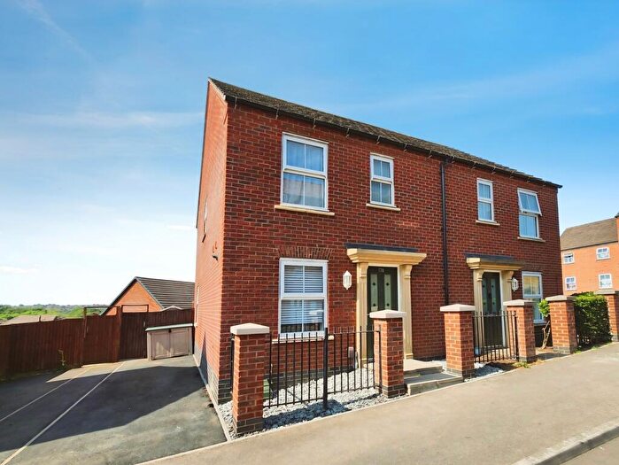 3 Bedroom Semi Detached House For Sale In Edinburgh Road, Nuneaton, Warwickshire, CV10