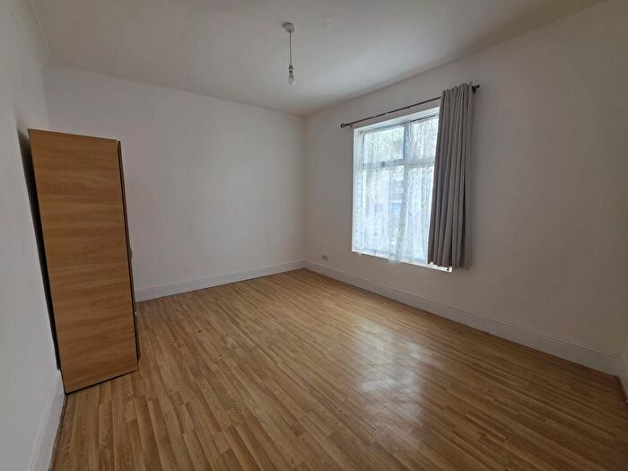 1 Bedroom Flat To Rent In Leytonstone Road, London, E15