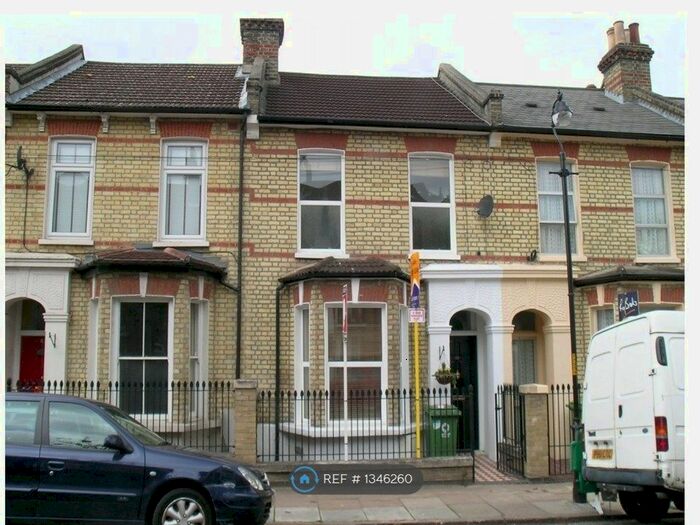 2 Bedroom Flat To Rent In Maxted Road, London, SE15