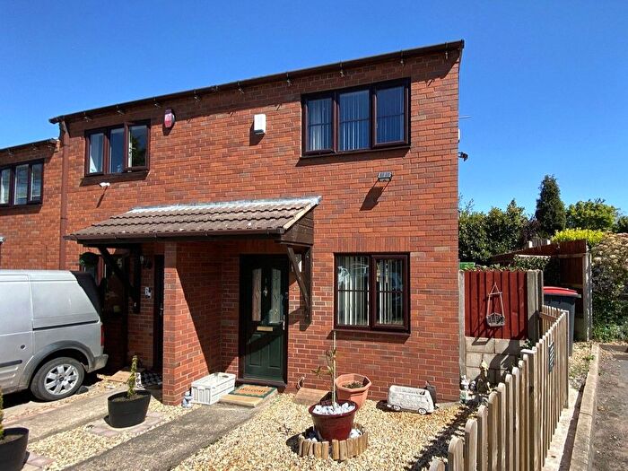 2 Bedroom End Terrace House For Sale In Chapel Grove, Wrockwardine Wood, Telford, Shropshire, TF2