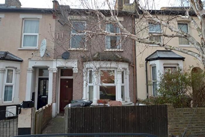 2 Bedroom Flat To Rent In Cobden Road, Leytonstone, E11
