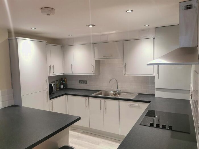 3 Bedroom Flat To Rent In Osborne Road, Jesmond, Newcastle Upon Tyne NE2