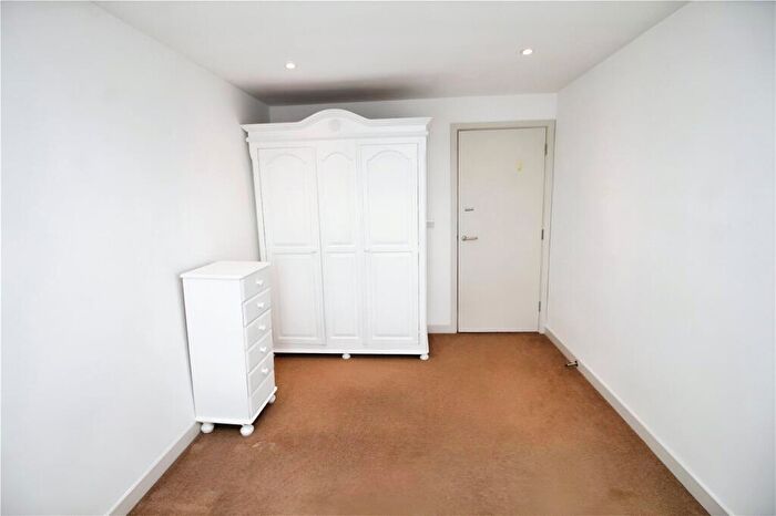 2 Bedroom Flat To Rent In Castle Lane, Bedford, Bedfordshire, MK40