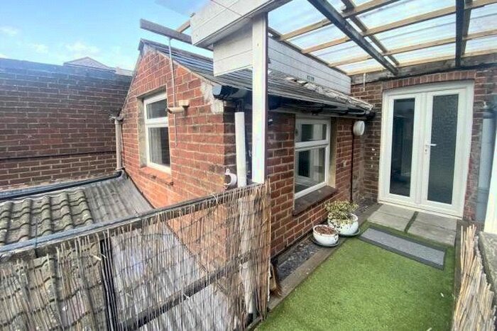 2 Bedroom Flat To Rent In Market Street, Eastleigh, Hampshire, SO50