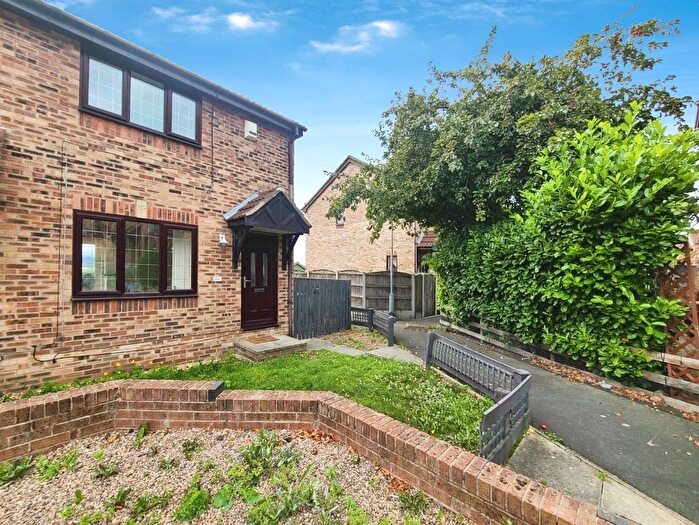 2 Bedroom End Of Terrace House To Rent In Castle Hill View, Heckmondwike, WF16