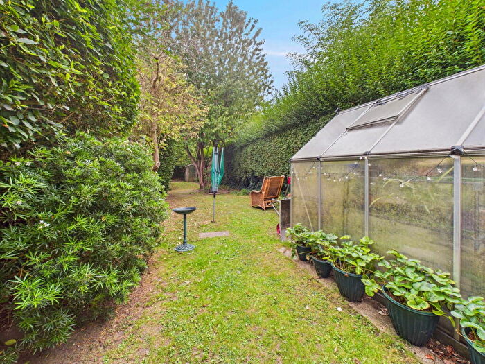 1 Bedroom Flat For Sale In Bridge Road, Worthing, BN14