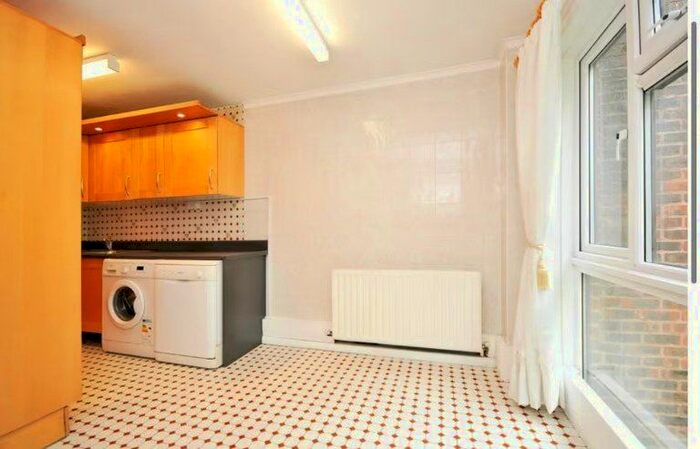 2 Bedroom Flat To Rent In Taymount Rise, London, SE23