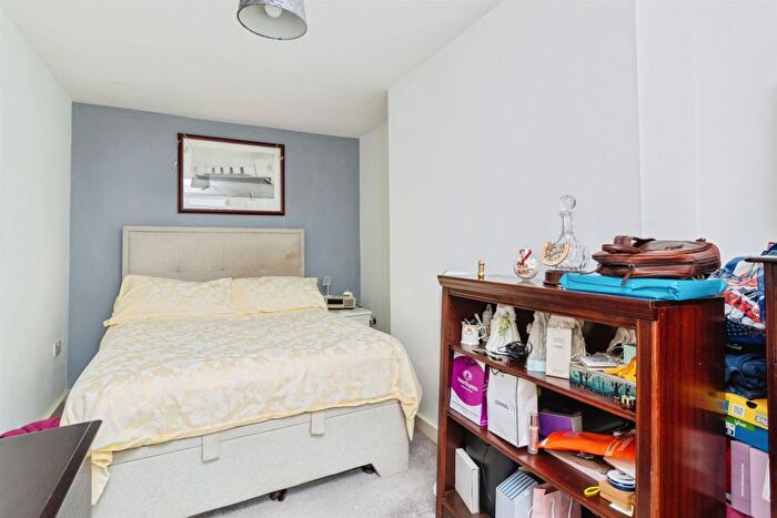 1 Bedroom Flat For Sale In Cavern Road, Torquay, TQ1
