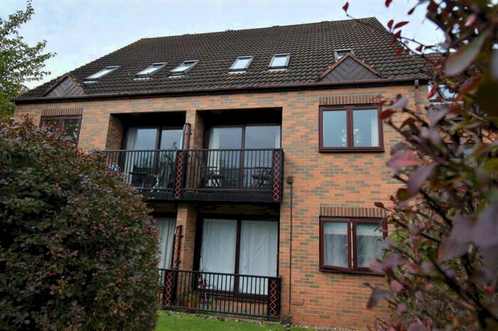 2 Bedroom Flat To Rent In Flamingo Court, Nottingham, Nottinghamshire, NG7