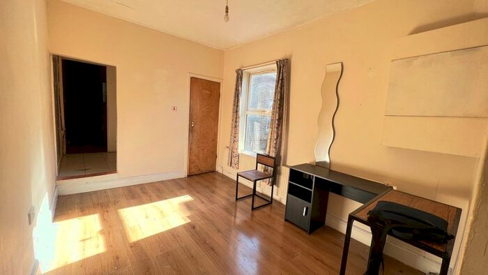 3 Bedroom Flat To Rent In Dunstable Road, Luton, LU1