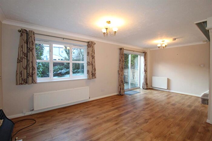 3 Bedroom Detached House To Rent In Heath Lea, Well Head, Halifax, HX1