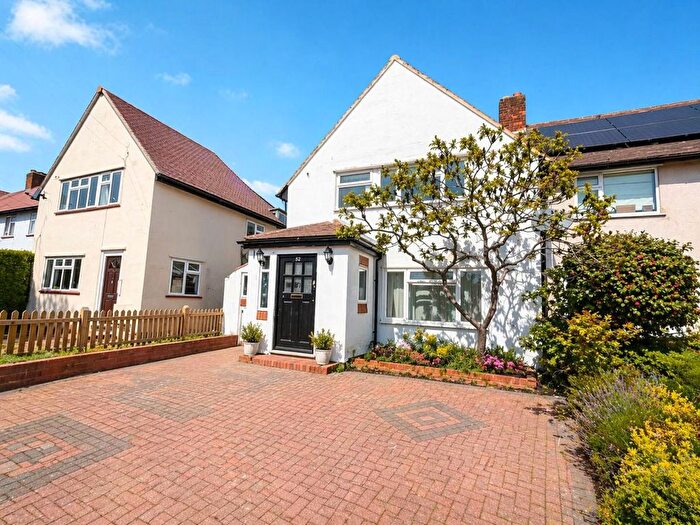 2 Bedroom Flat To Rent In Cedar Avenue, Whitton, Twickenham, TW2