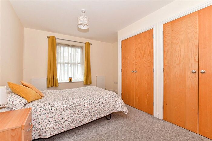 2 Bedroom Flat For Sale In Annison Street, Tonbridge, Kent, TN9