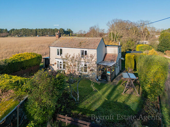 3 Bedroom Detached House For Sale In Back Road, West Caister, NR30