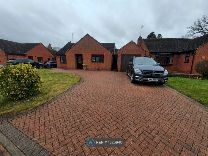 4 Bedroom Bungalow To Rent In Bennett Drive, Warwick, CV34