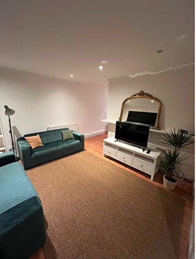 3 Bedroom Terraced House To Rent In Avenue Road, London, SE25