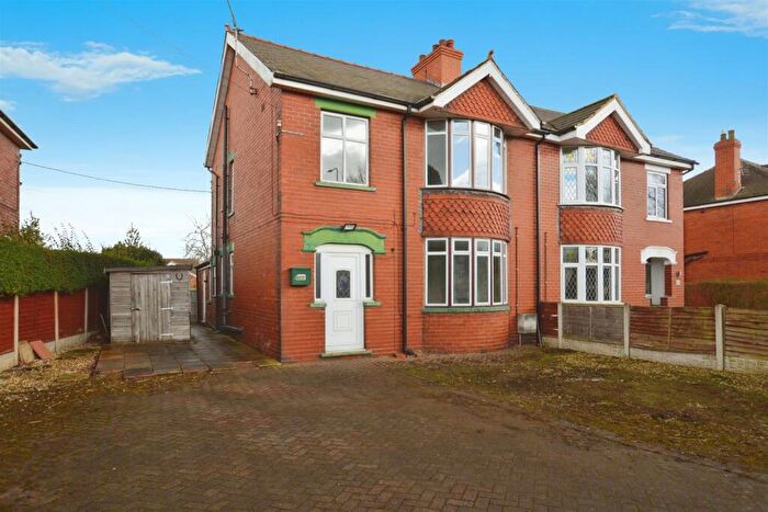 3 Bedroom Semi-Detached House For Sale In Wharf Road, Crowle, DN17