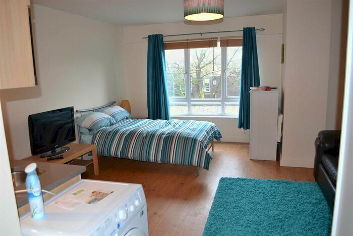 Studio To Rent In Heritage Avenue, London, NW9