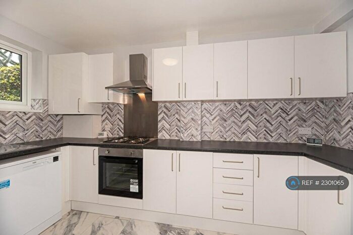 1 Bedroom Flat To Rent In Petersfield Close, Romford, RM3