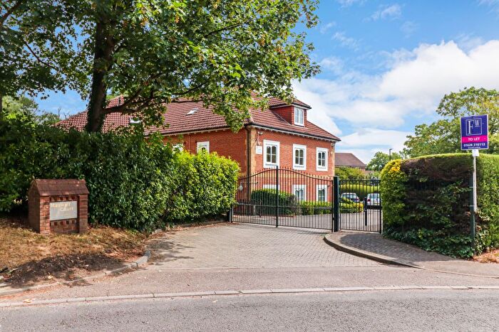 2 Bedroom Flat To Rent In Windsor Lane, Slough, SL1
