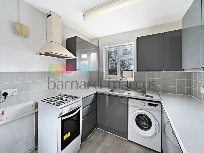 2 Bedroom Flat To Rent In Kensington Avenue, Thornton Heath, CR7