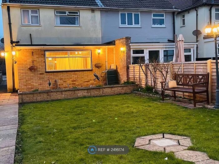 3 Bedroom Semi-Detached House To Rent In Pen Close, Cambridge, CB1