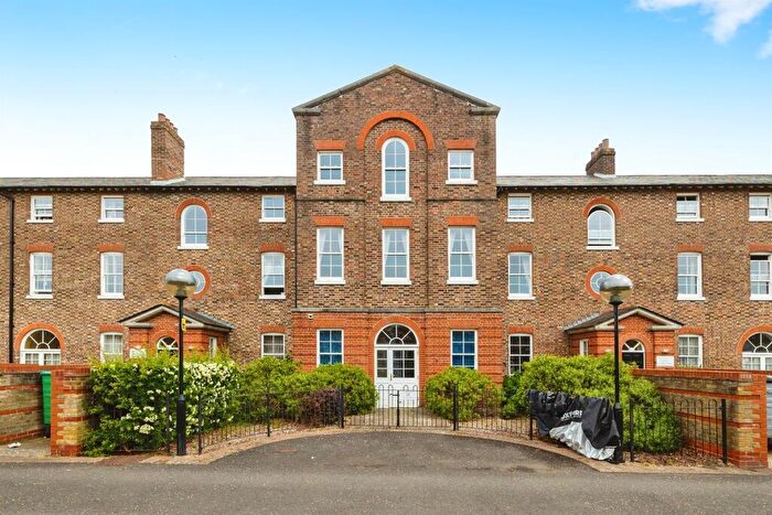 2 Bedroom Flat For Sale In St. Marys Road, Portsmouth, PO3