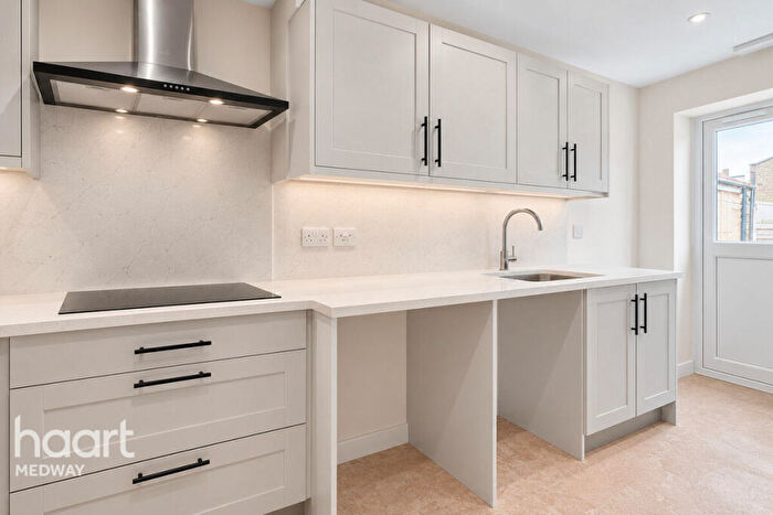6 Bedroom Terraced House For Sale In Shakespeare Road, Gillingham, ME7