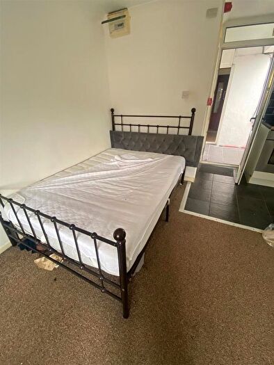 1 Bedroom Studio To Rent In Broadway Treforest, Pontypridd, CF37