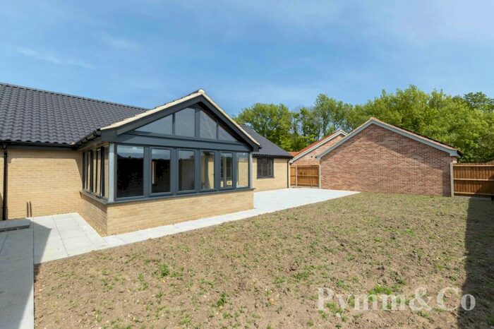 3 Bedroom Detached Bungalow For Sale In Kingfisher Close, Caistor St Edmund, NR14