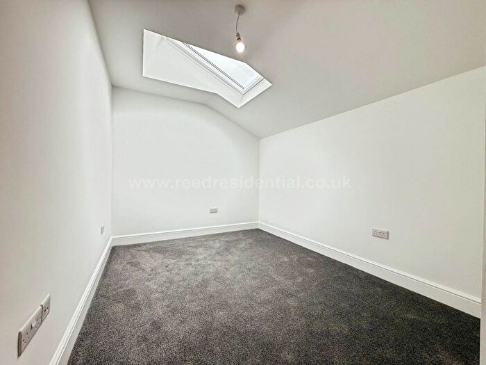 2 Bedroom Flat To Rent In Seaview Apartments Genesta Road, Westcliff On Sea, SS0