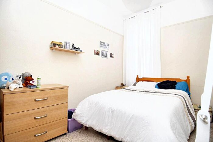 2 Bedroom Apartment To Rent In Napier Terrace, Flat, Plymouth, PL4